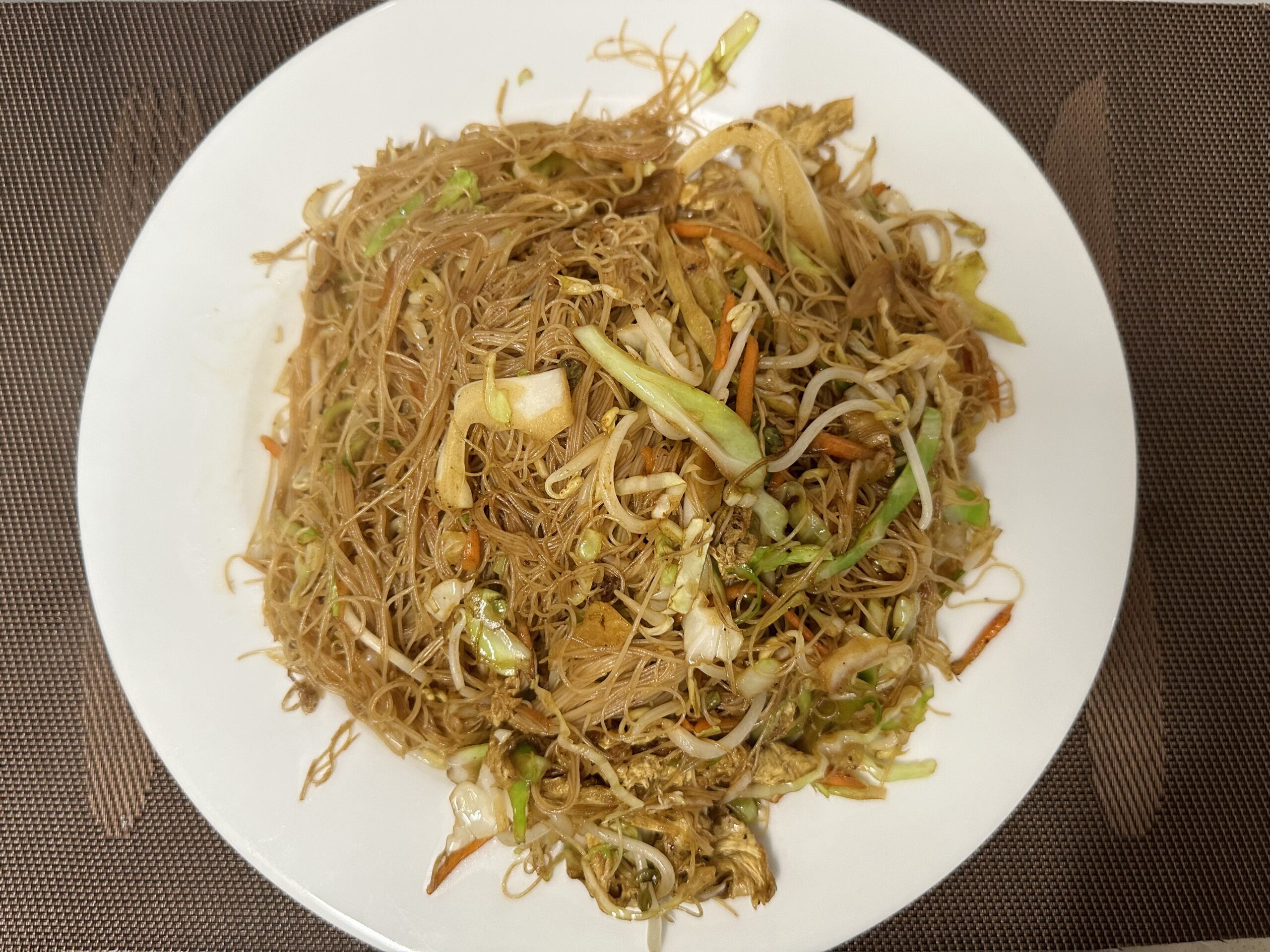 42. Fried rice noodles with eggs and vegetables - House of Yang